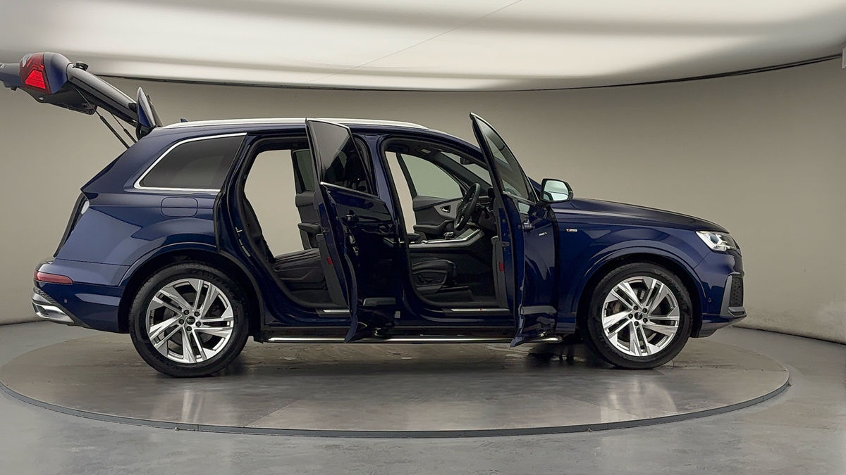 More views of Audi Q7