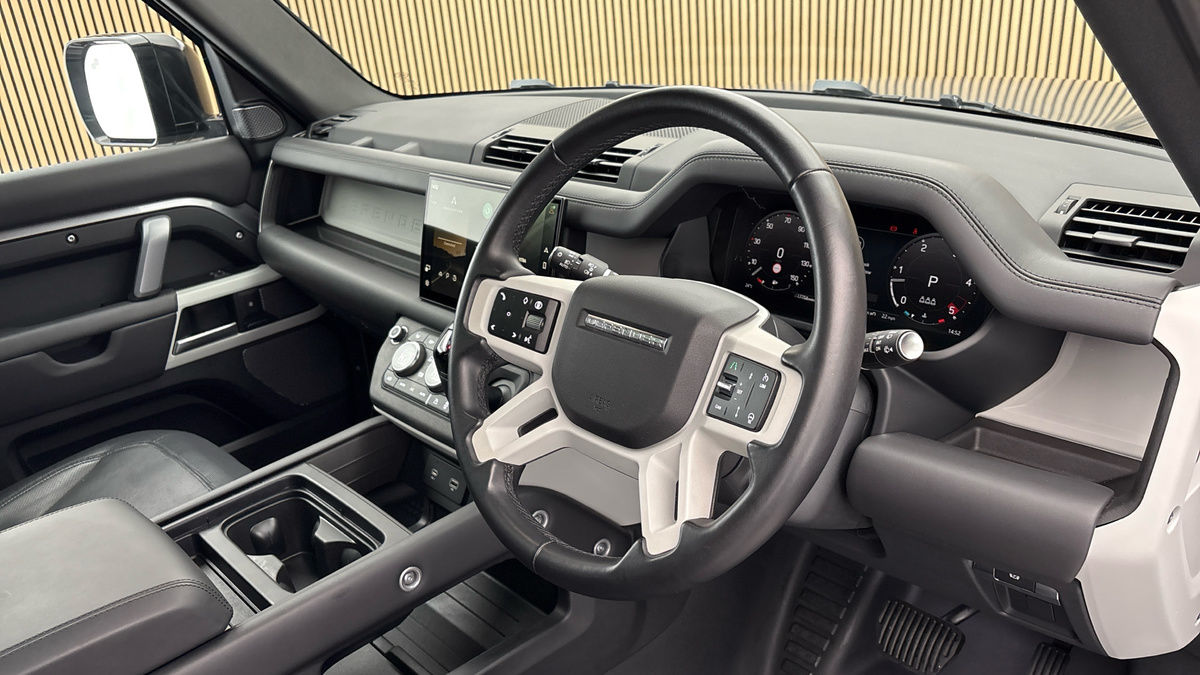 Land Rover Defender 110 Image 5