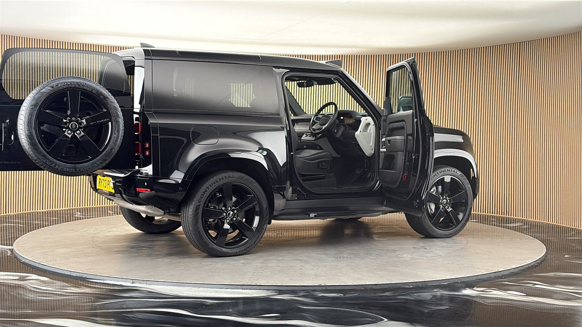 More views of Land Rover Defender 90