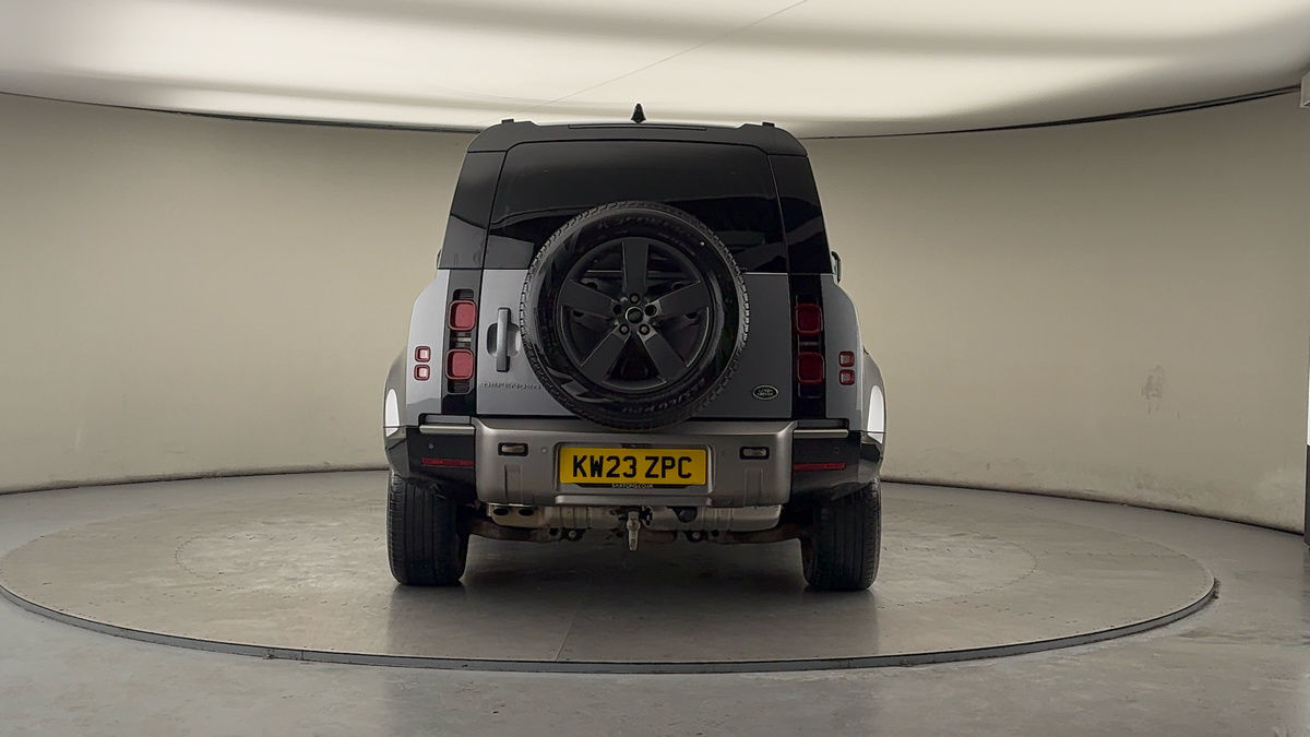 Land Rover Defender 110 Image 4