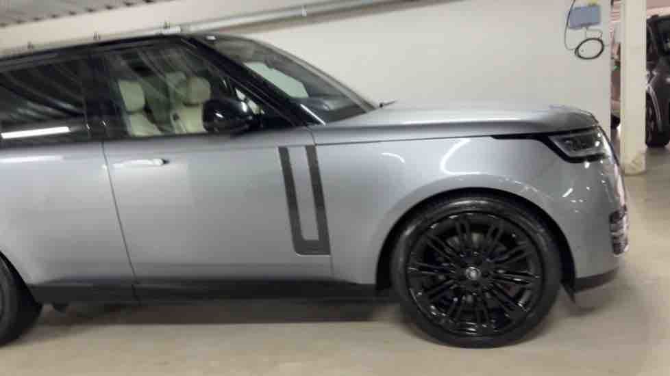 More views of Land Rover Range Rover