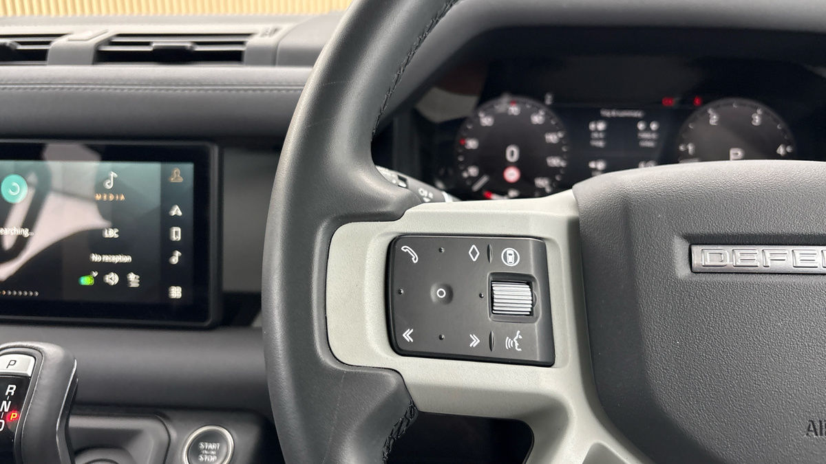 Land Rover Defender 110 Image 13