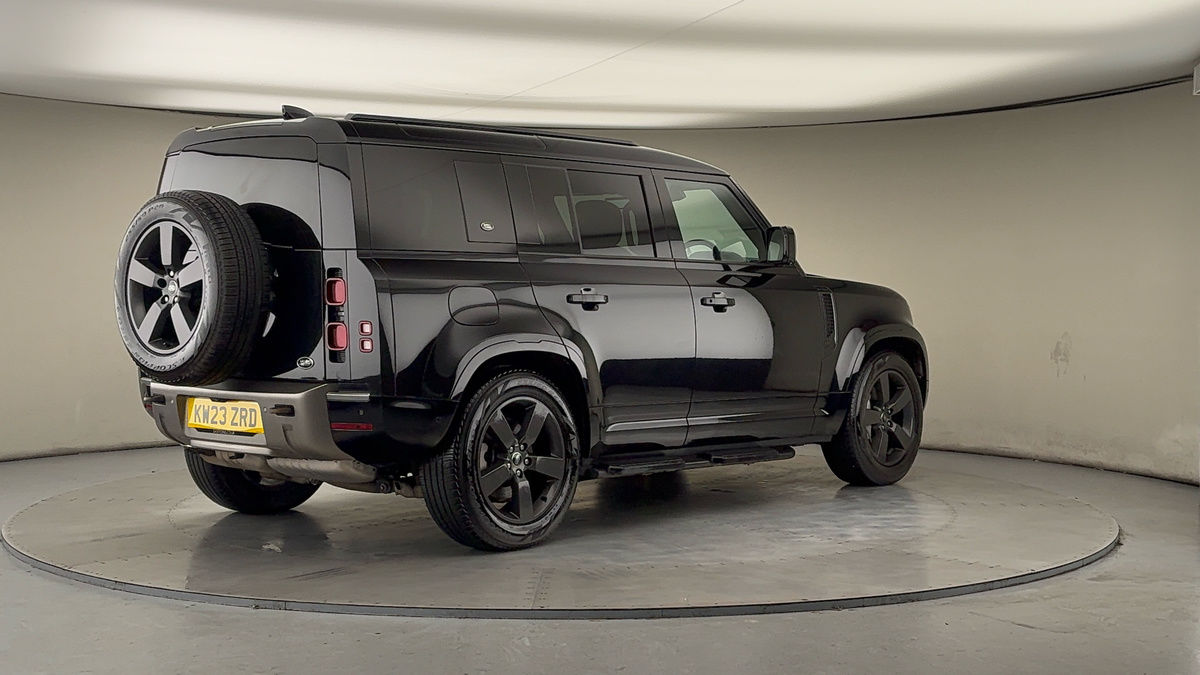 Land Rover Defender 110 Image 21