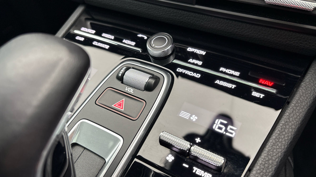 Porsche Cayenne Image 32