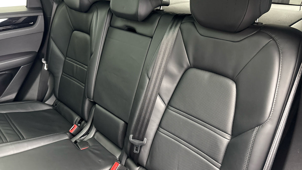 Porsche Cayenne Image 8