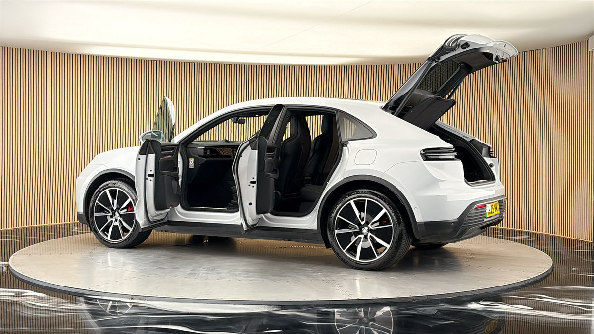 More views of Porsche Macan