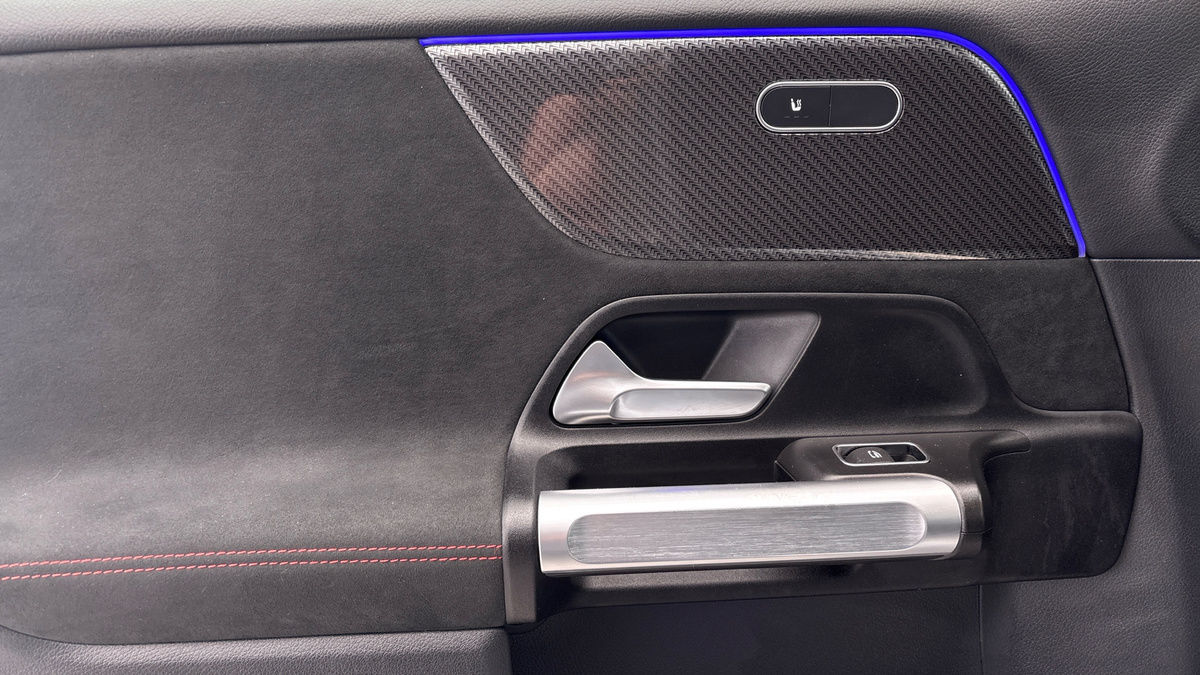 Mercedes-Benz GLB Image 19