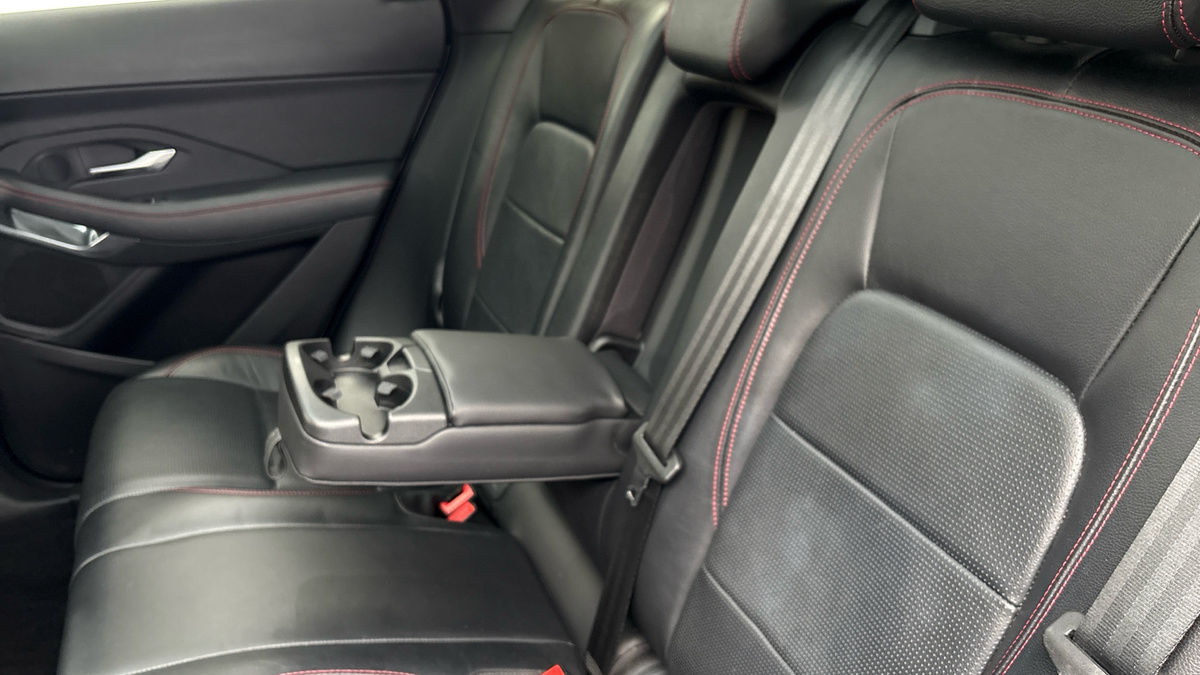 Jaguar E-PACE Image 9
