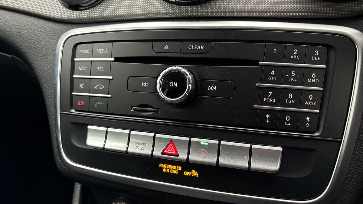 Mercedes-Benz GLA Image 25