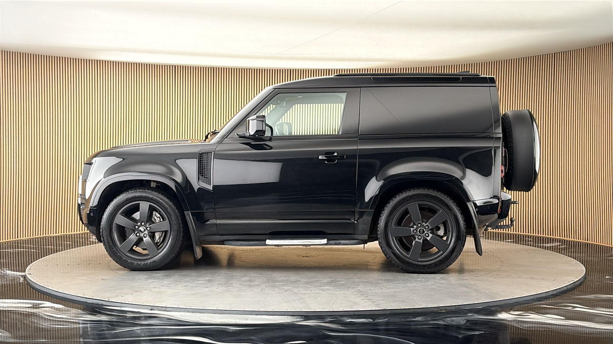 More views of Land Rover Defender 90