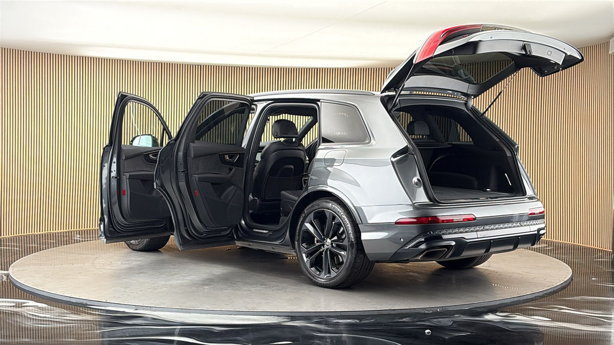 More views of Audi Q7