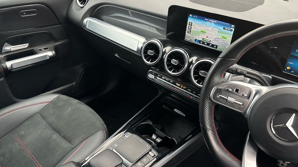Mercedes-Benz GLB Image 18