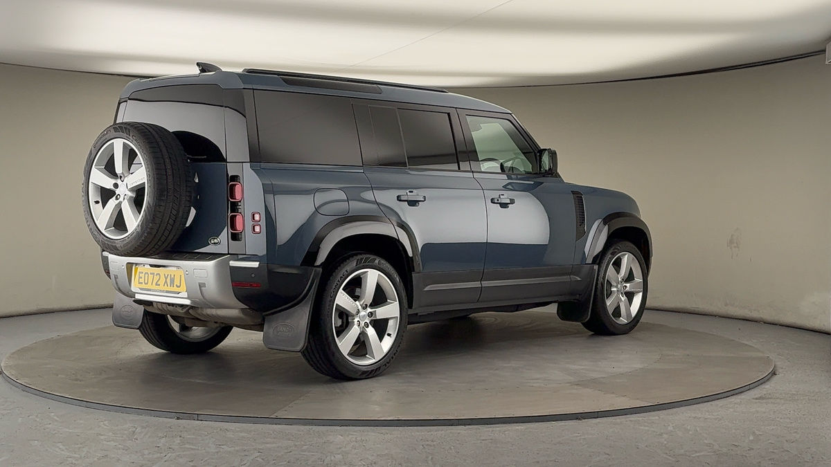 Land Rover Defender 110 Image 21