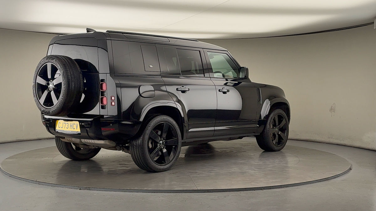 Land Rover Defender 110 Image 21