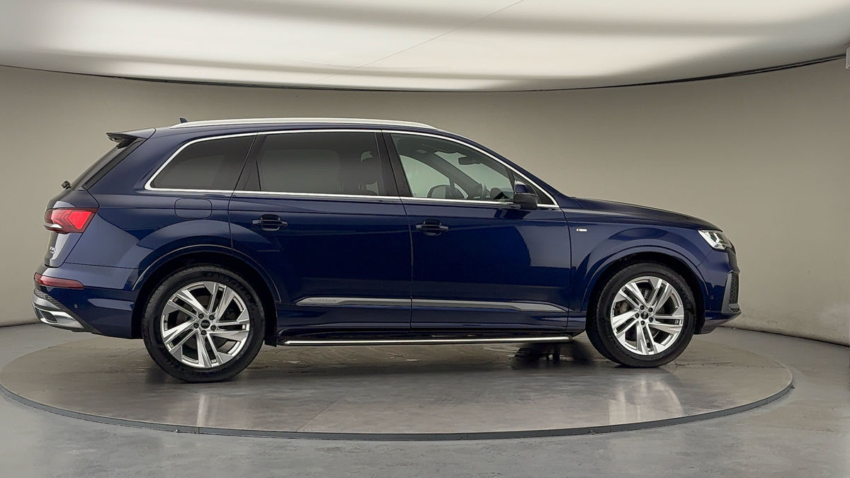 More views of Audi Q7