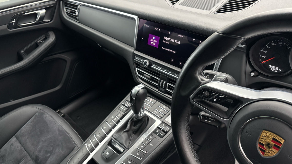 Porsche Macan Image 18