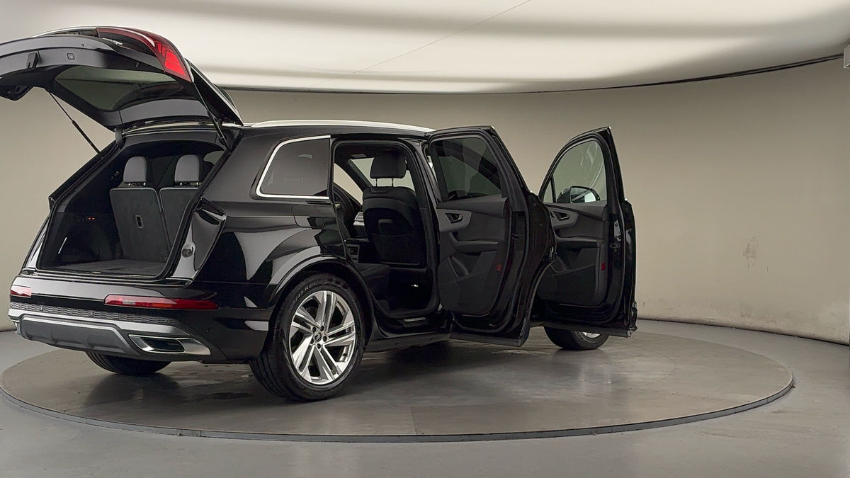 More views of Audi Q7