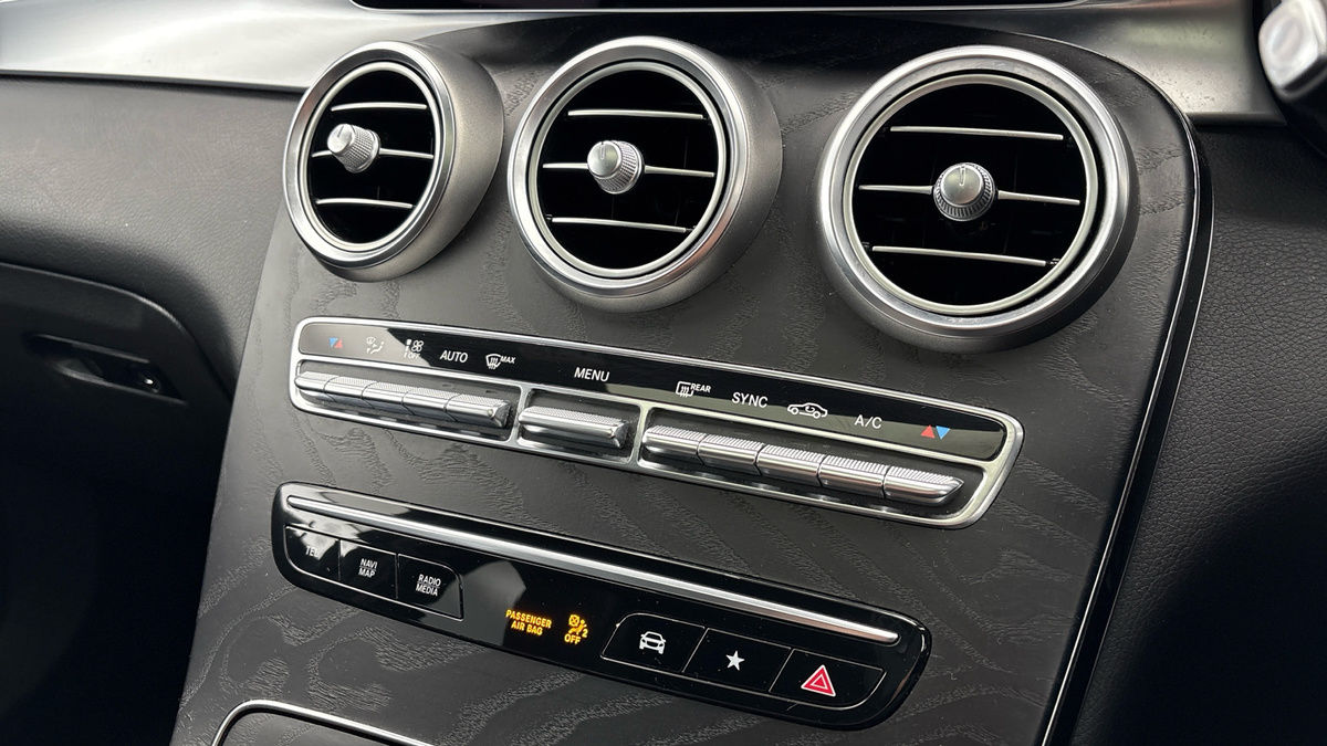 Mercedes-Benz GLC Image 30