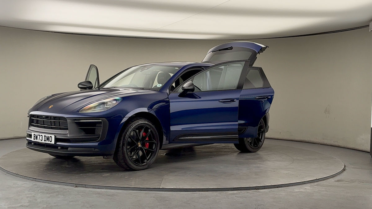More views of Porsche Macan