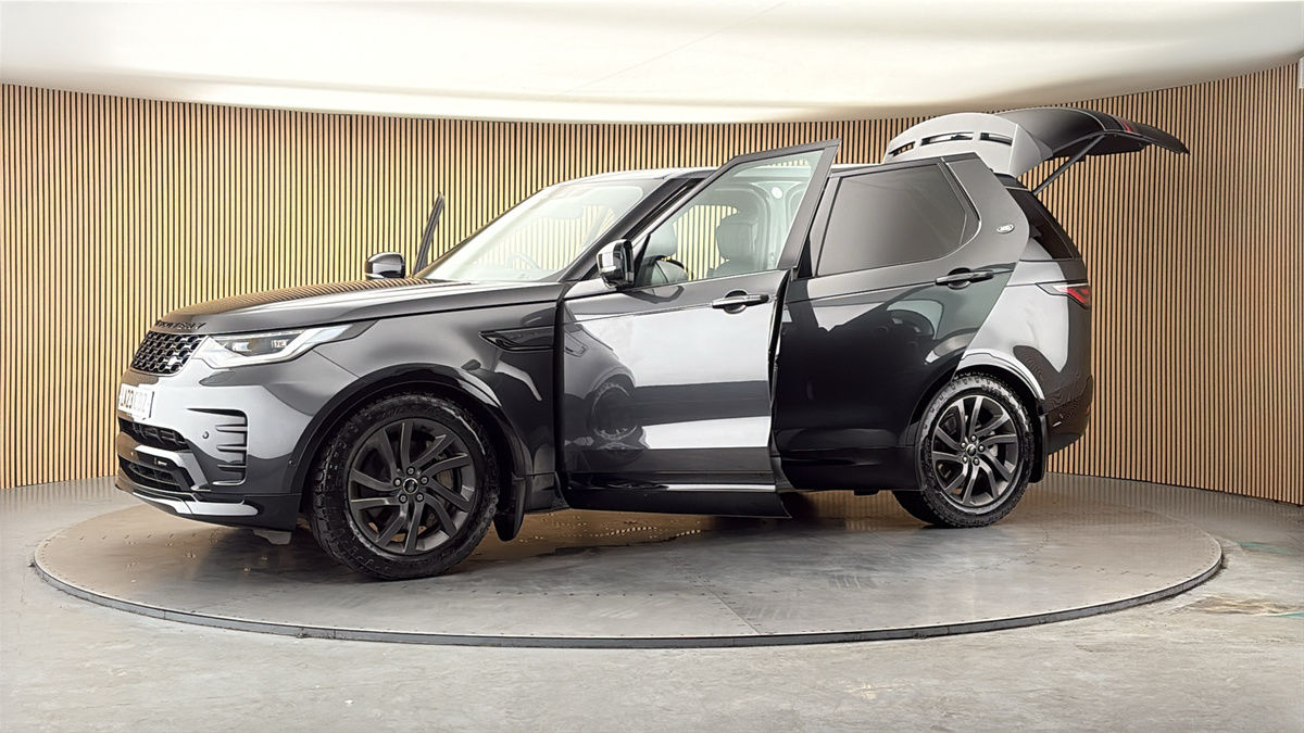More views of Land Rover Discovery