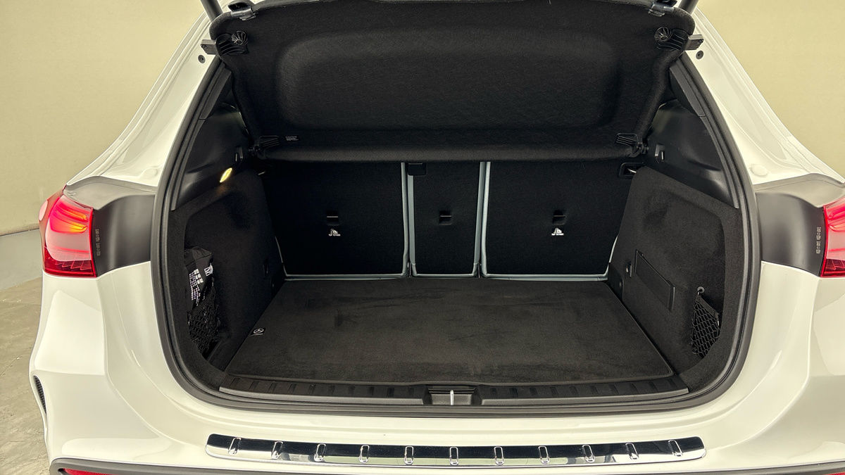 Mercedes-Benz GLA Image 11