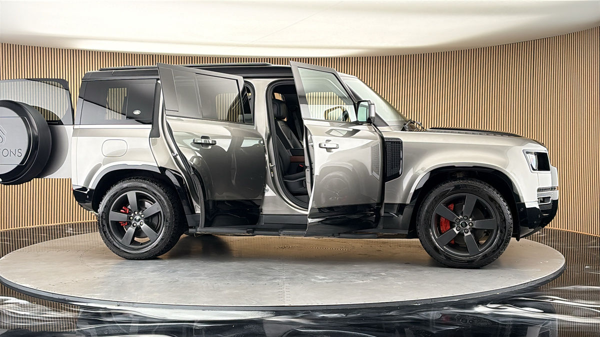 More views of Land Rover Defender 110