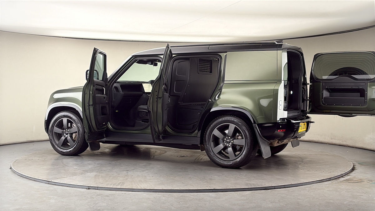 More views of Land Rover Defender 110