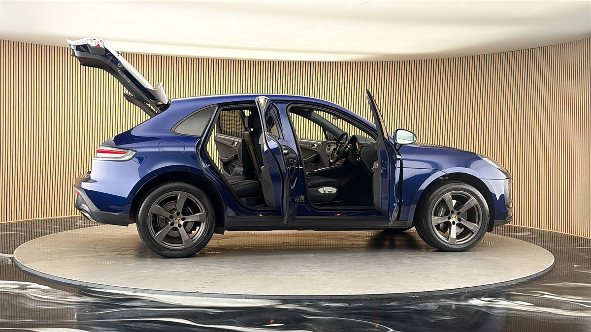More views of Porsche Macan