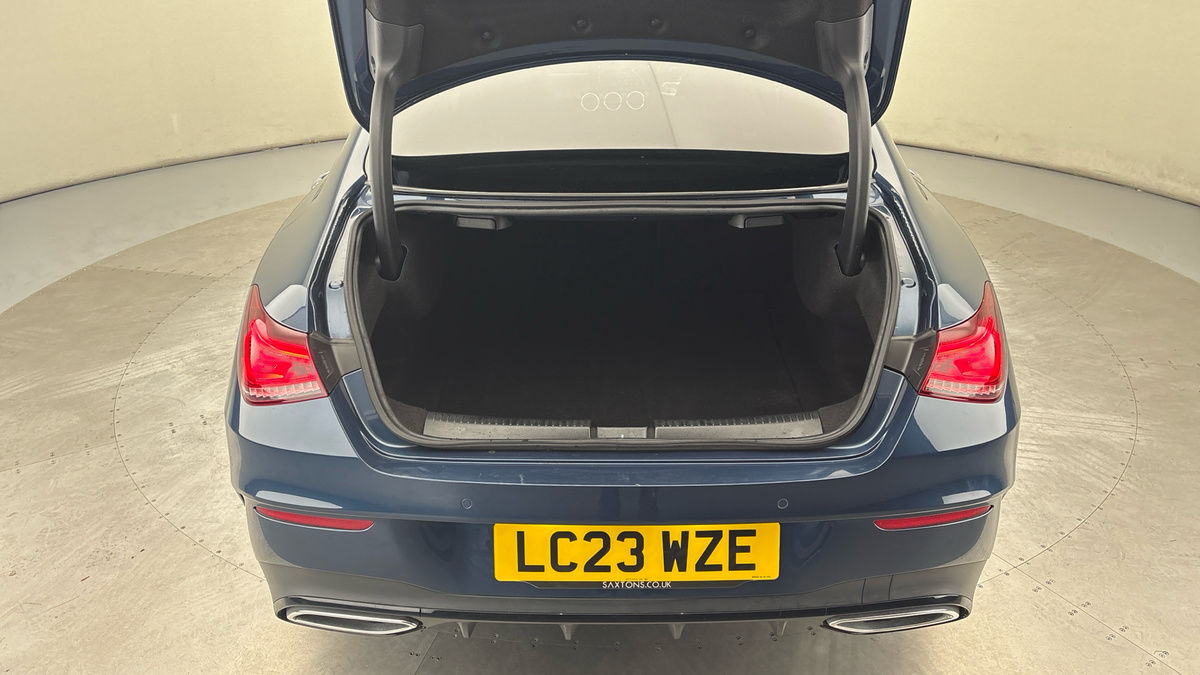 Mercedes-Benz CLA Image 11