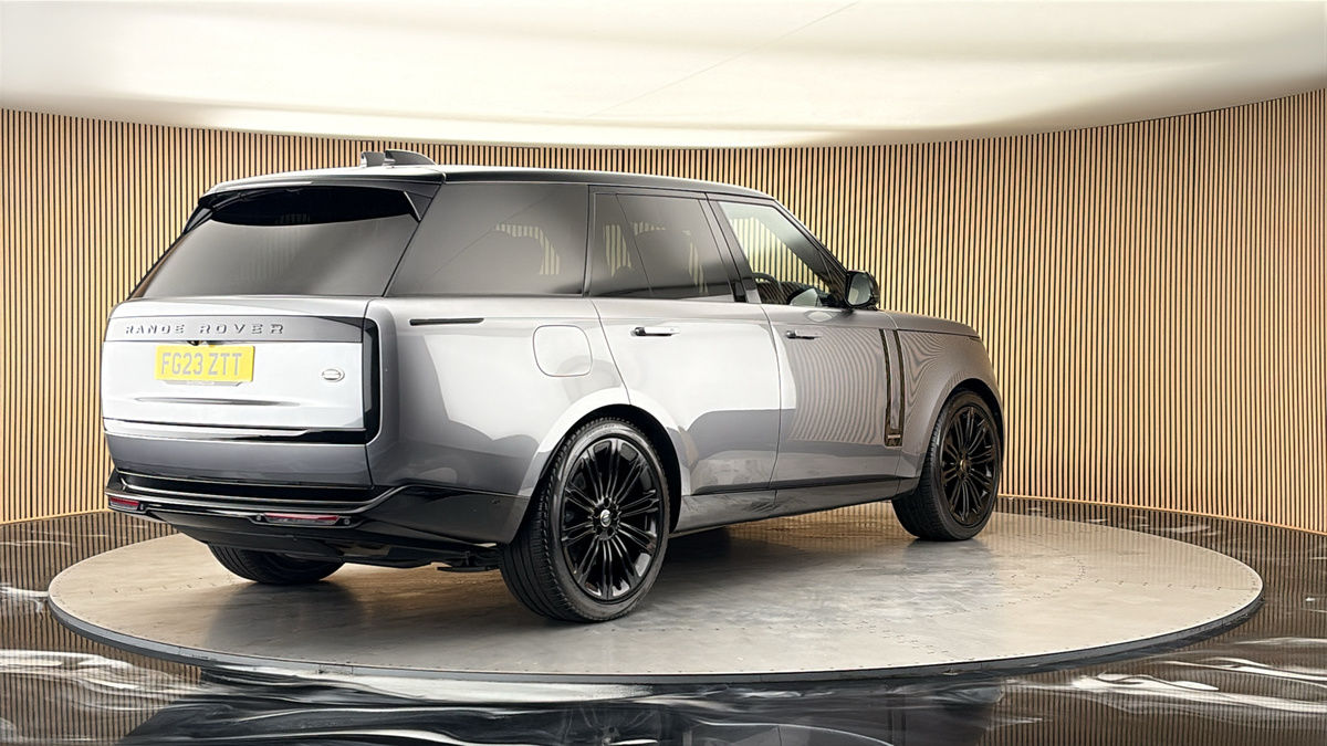 More views of Land Rover Range Rover