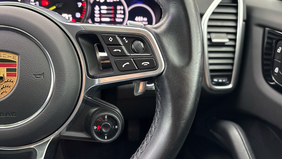 Porsche Cayenne Image 14