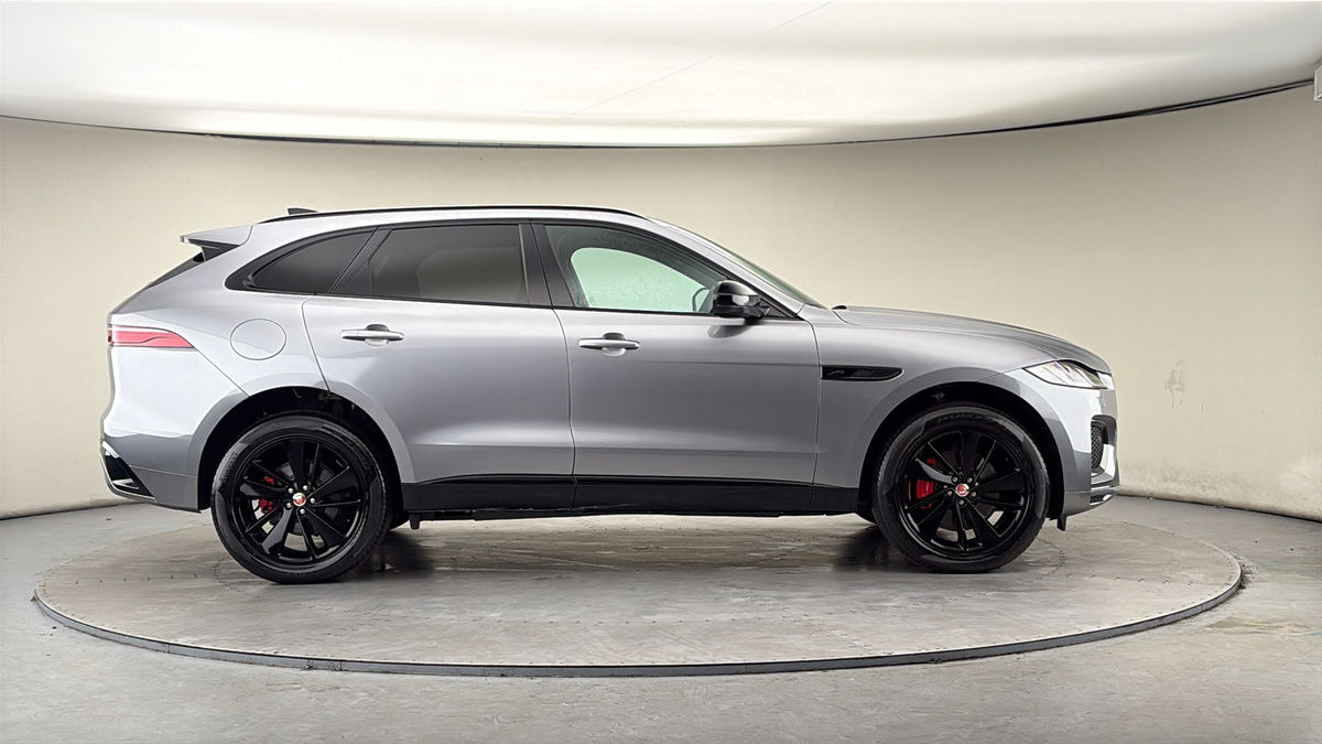 Jaguar F-PACE Image 16