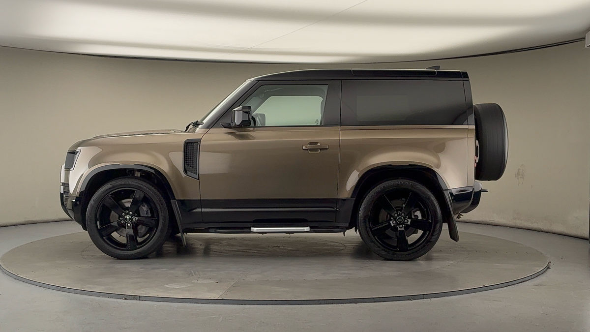 Land Rover Defender 90 Image 15