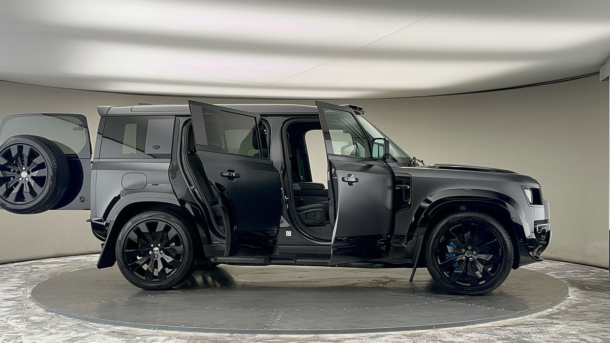 More views of Land Rover Defender 110