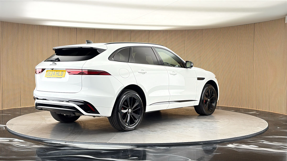 Jaguar F-PACE Image 21