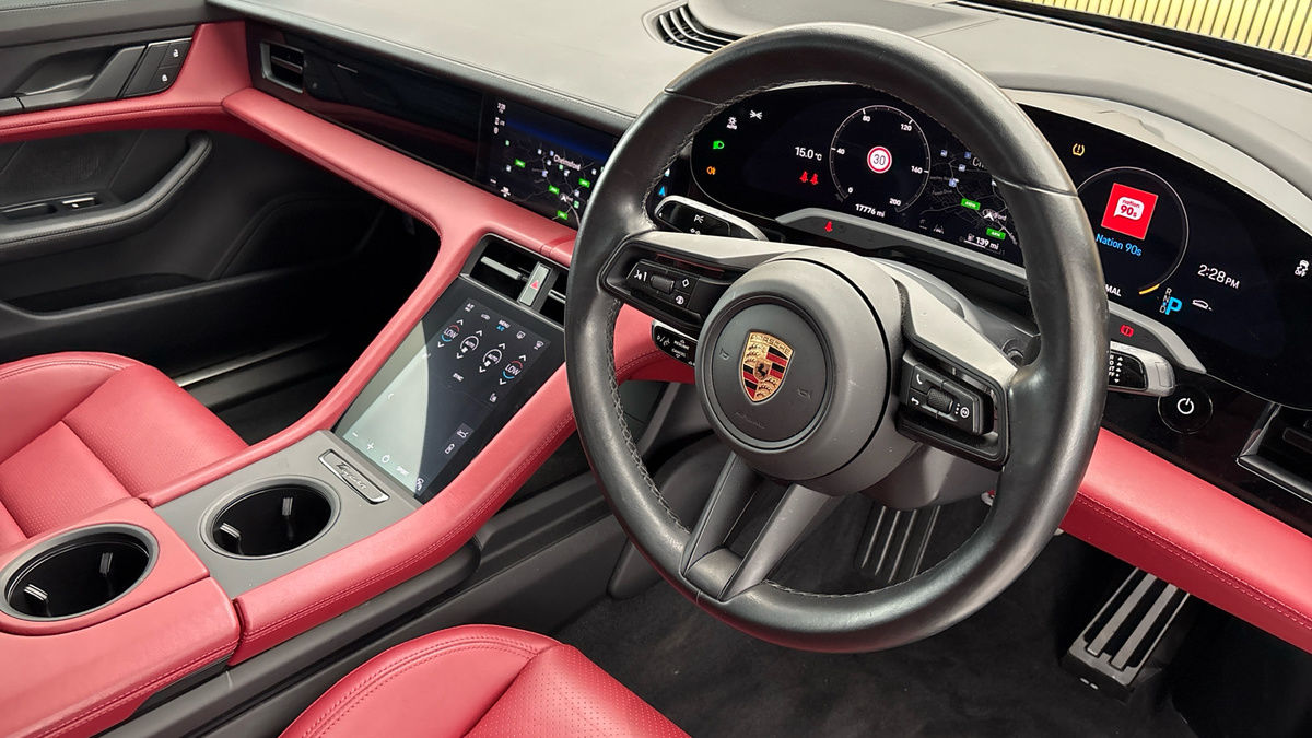 Porsche Taycan Image 18