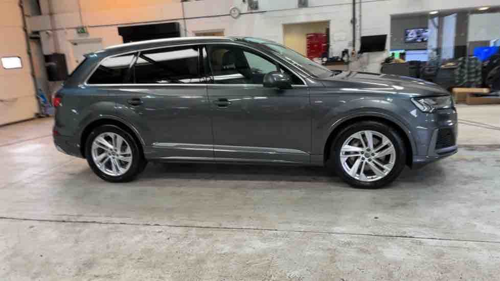 More views of Audi Q7
