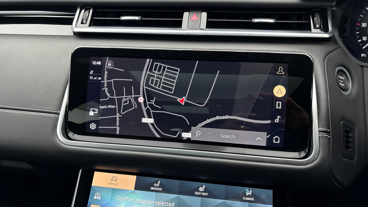 Land Rover Range Rover Velar Image 17