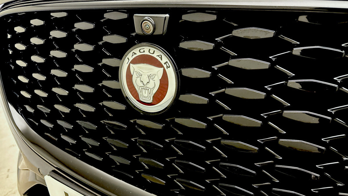 Jaguar F-PACE Image 24