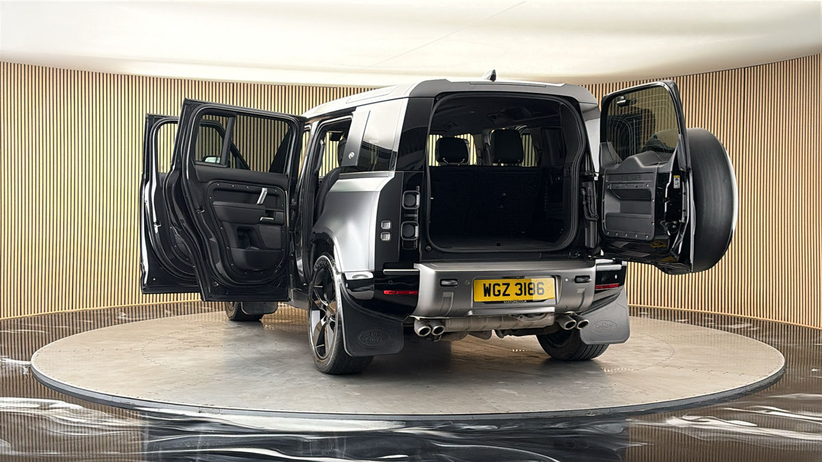 More views of Land Rover Defender 110