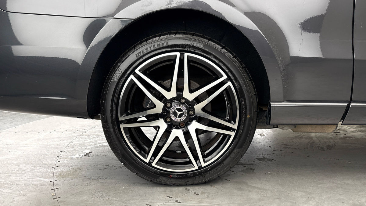 Mercedes-Benz V Class Image 10