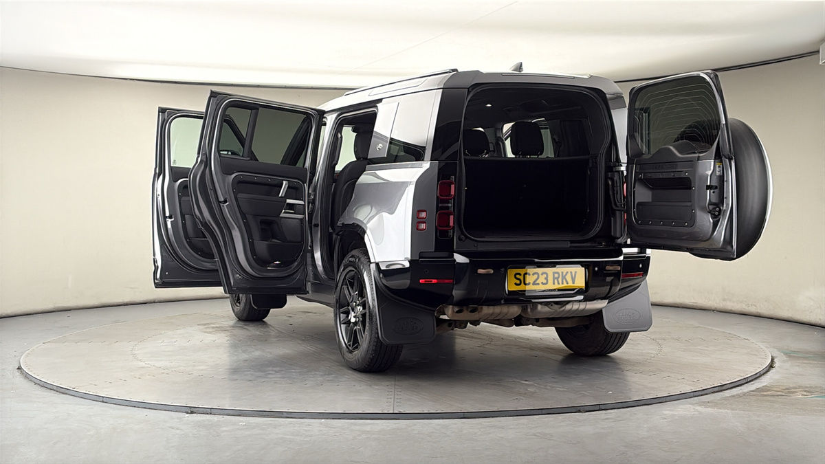 More views of Land Rover Defender 110