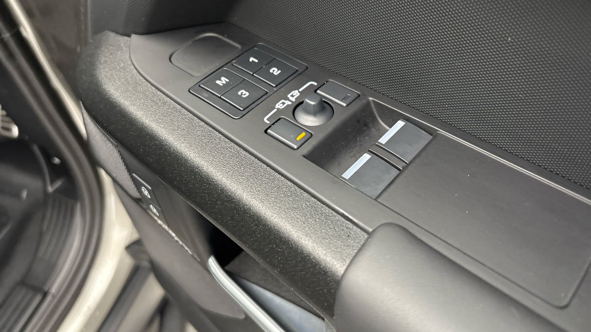 Land Rover Defender 90 Image 28