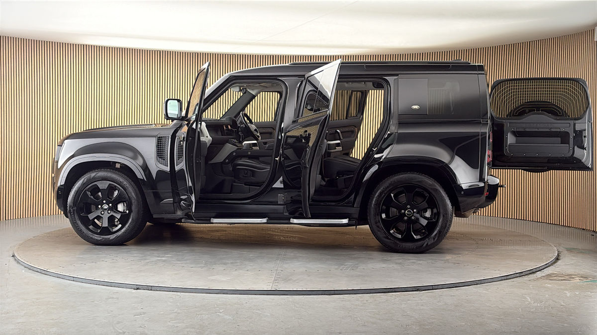 More views of Land Rover Defender 110