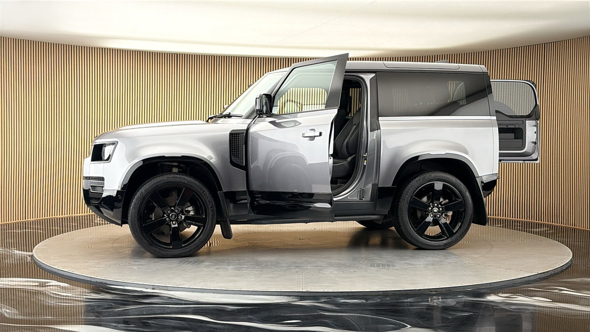More views of Land Rover Defender 90