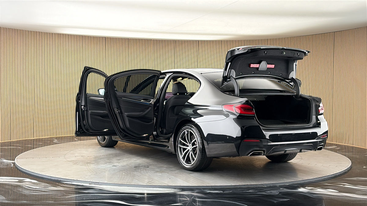 BMW 5 Series Image 23