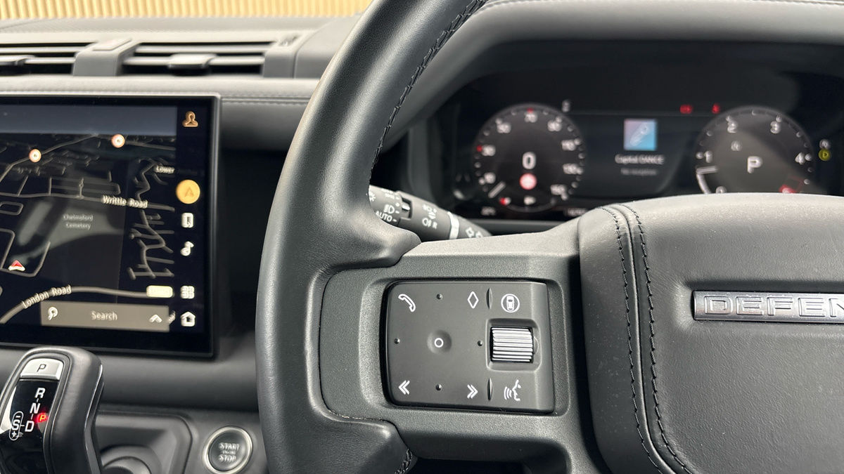 Land Rover Defender 110 Image 13