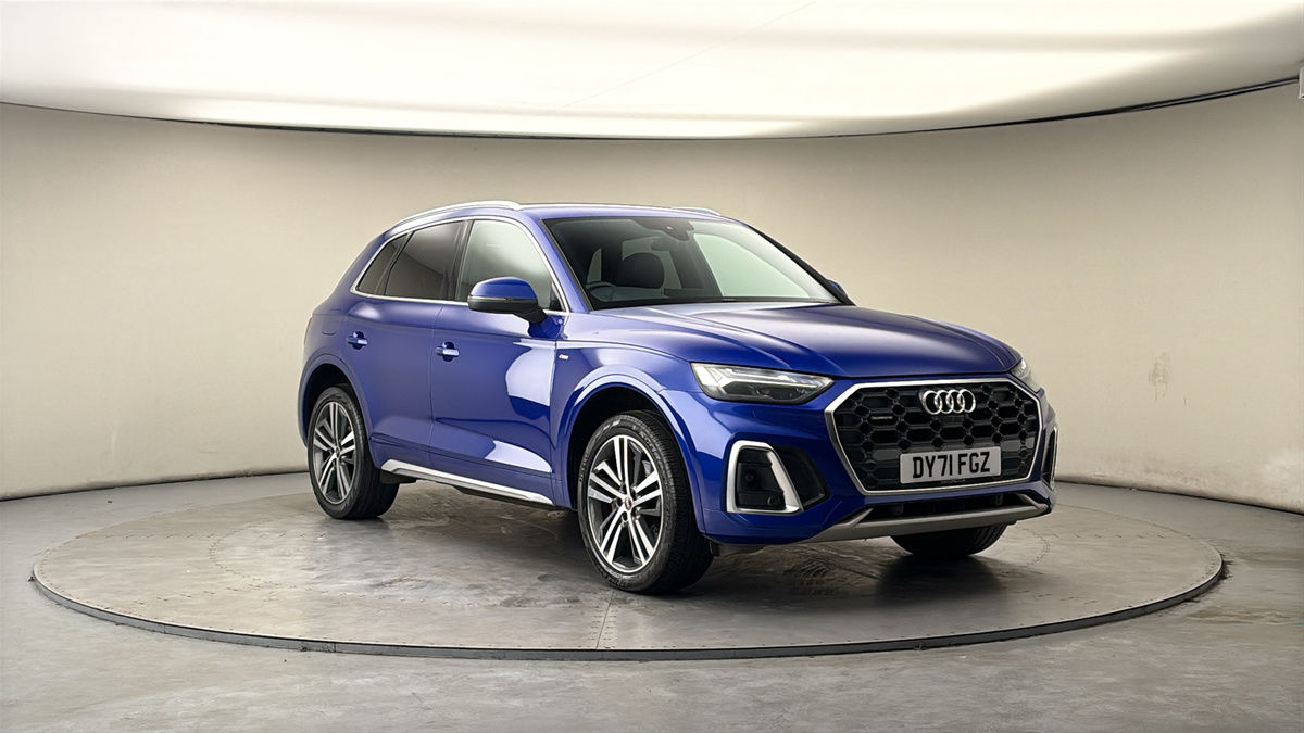 Audi Q5 Sticky Header Image