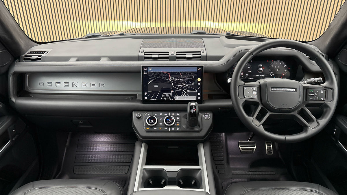 Land Rover Defender 110 Image 12