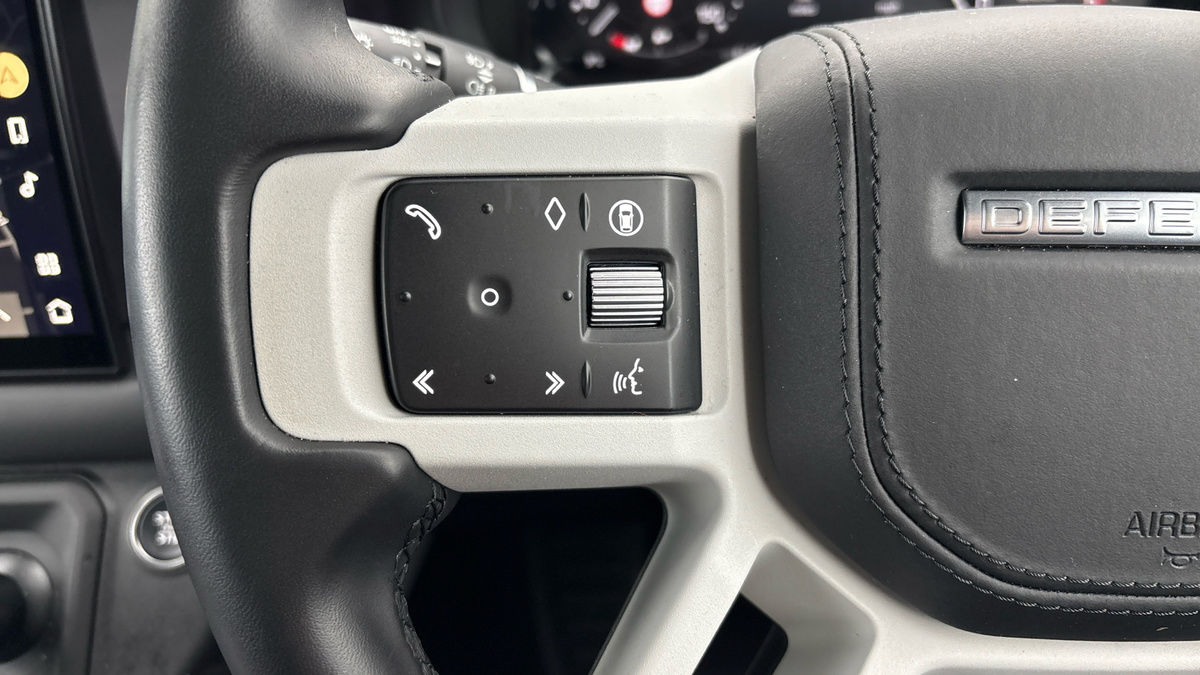 Land Rover Defender 90 Image 13